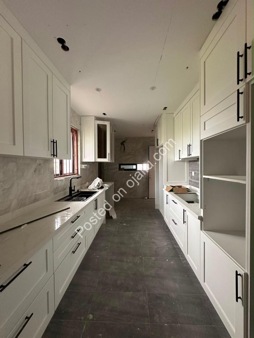 5-Bed Lekki Duplex w/ Pool & BQ – N550M