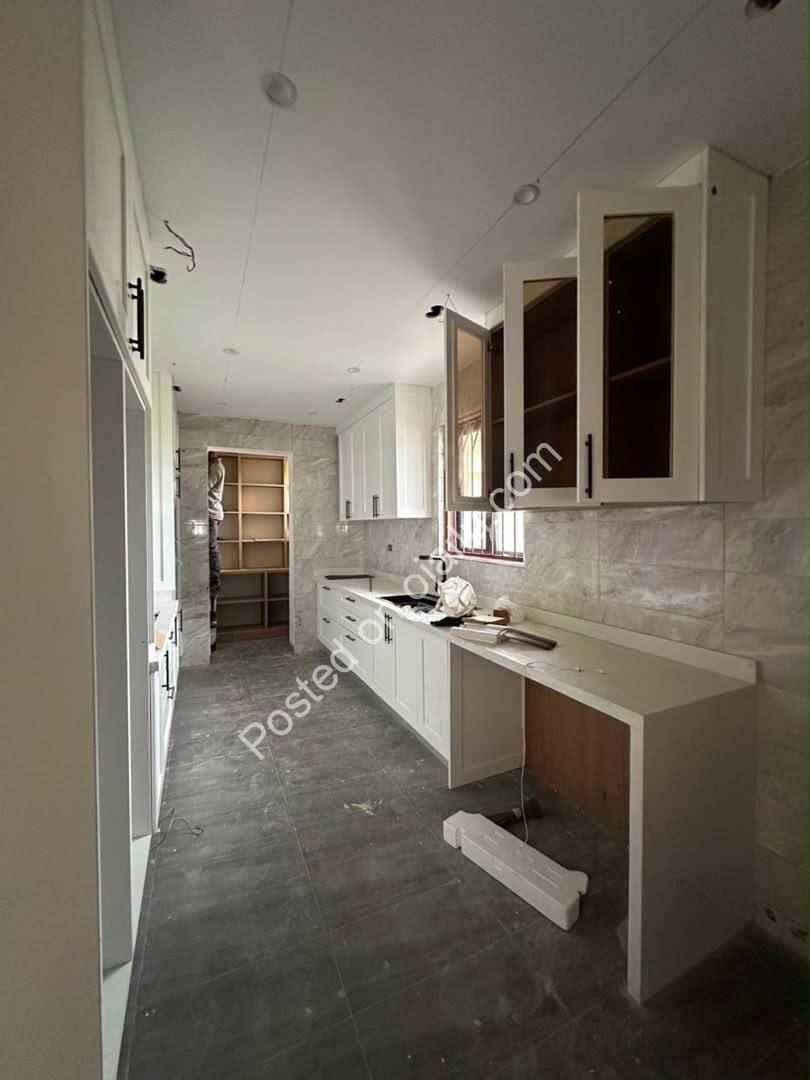 5-Bed Lekki Duplex w/ Pool & BQ – N550M