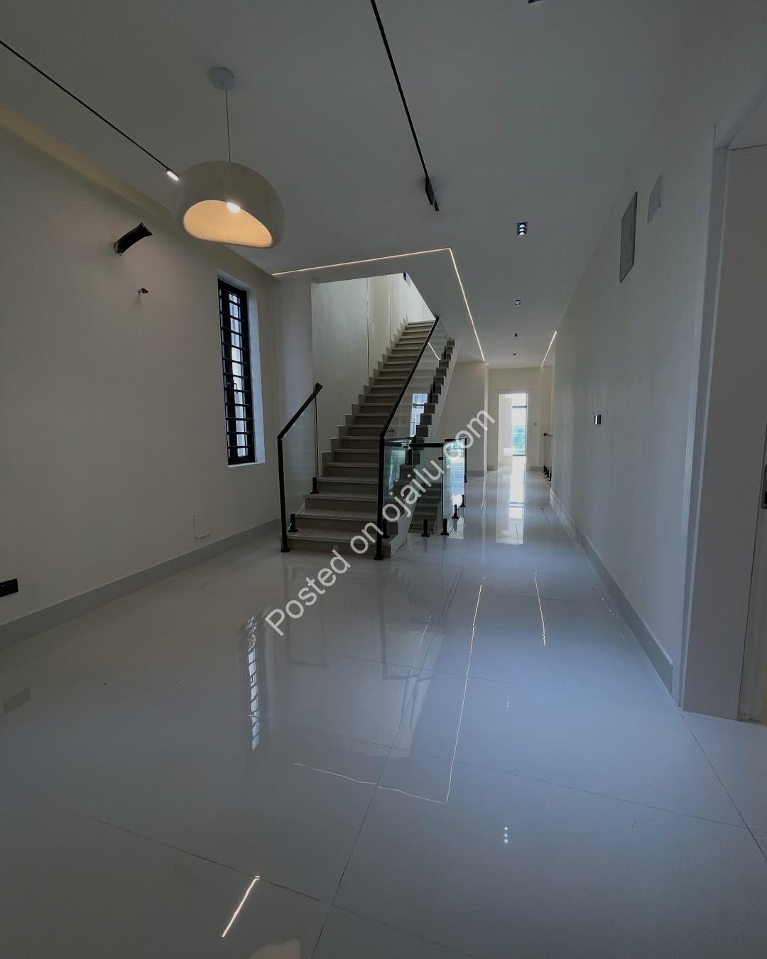 Private Cinema, Pool & Rooftop Terrace Await