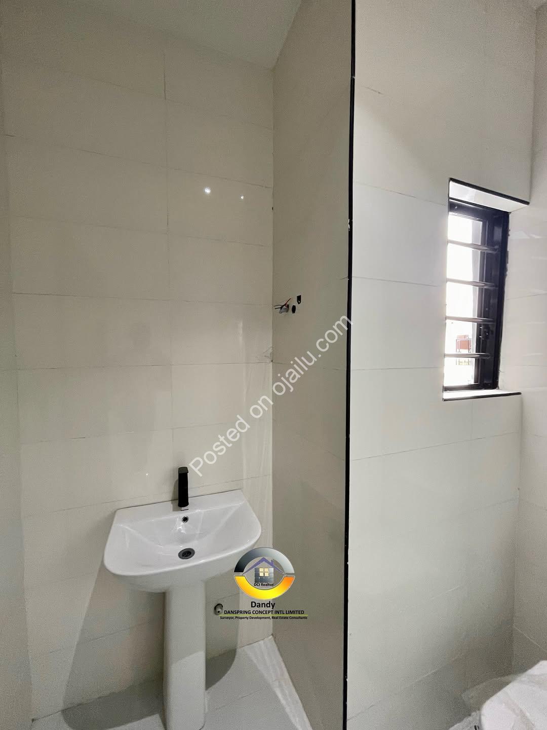 Contemporary 4-Bed Duplex with Smart Home Tech – Sangotedo