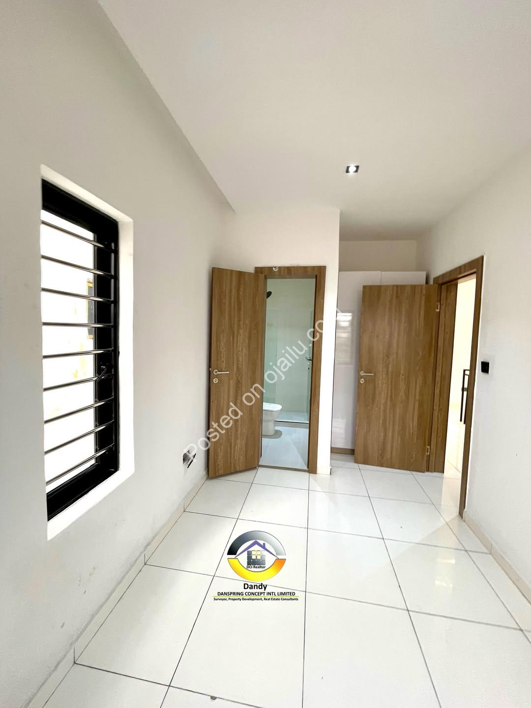 Contemporary 4-Bed Duplex with Smart Home Tech – Sangotedo