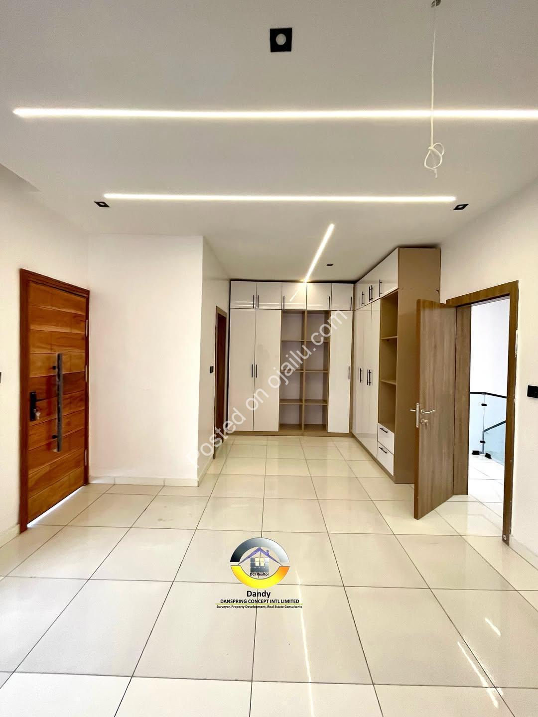Contemporary 4-Bed Duplex with Smart Home Tech – Sangotedo