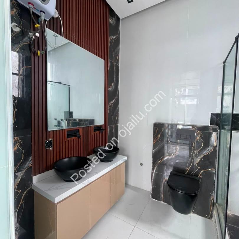 Chevron 4-Bed Semi-Detached with Jacuzzi & Pool