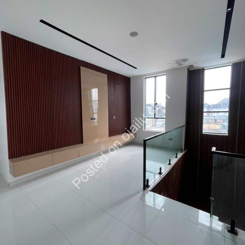 Chevron 4-Bed Semi-Detached with Jacuzzi & Pool