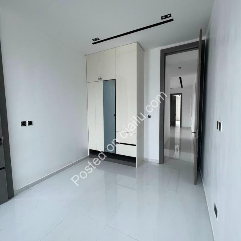 Chevron 4-Bed Semi-Detached with Jacuzzi & Pool