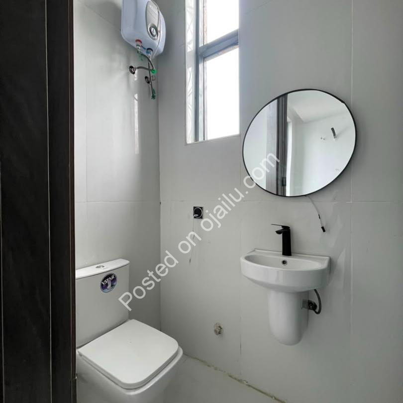 Chevron 4-Bed Semi-Detached with Jacuzzi & Pool