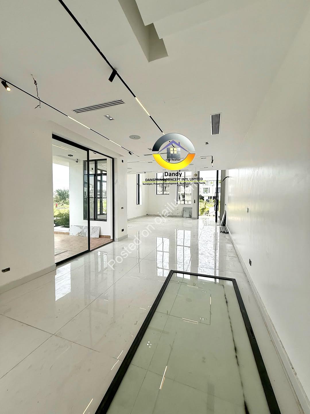 **5-Bed Duplex: Pool, Cinema & Rooftop in Ikate**