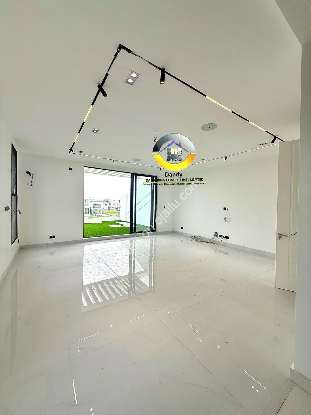 **5-Bed Duplex: Pool, Cinema & Rooftop in Ikate**