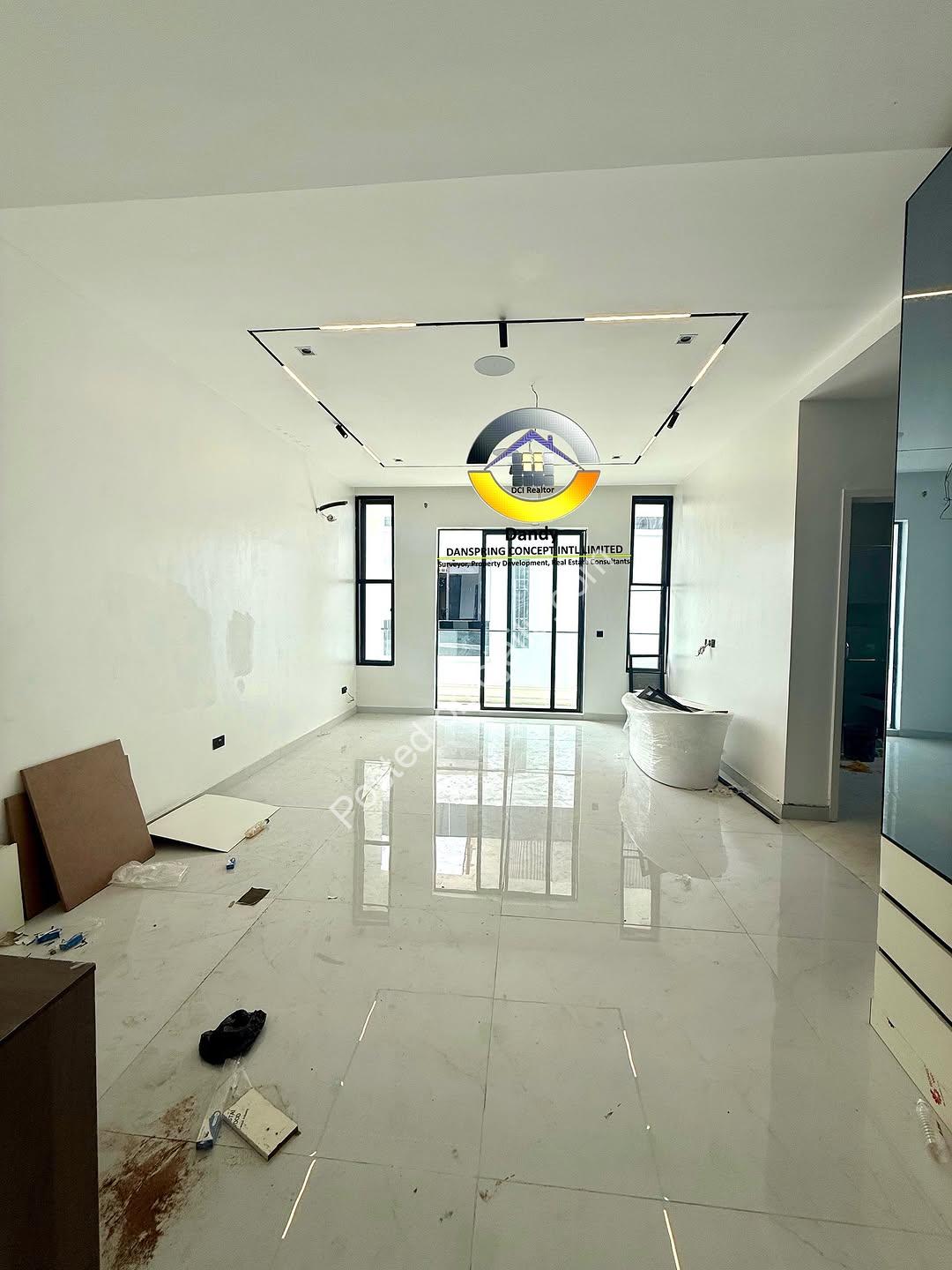 **5-Bed Duplex: Pool, Cinema & Rooftop in Ikate**