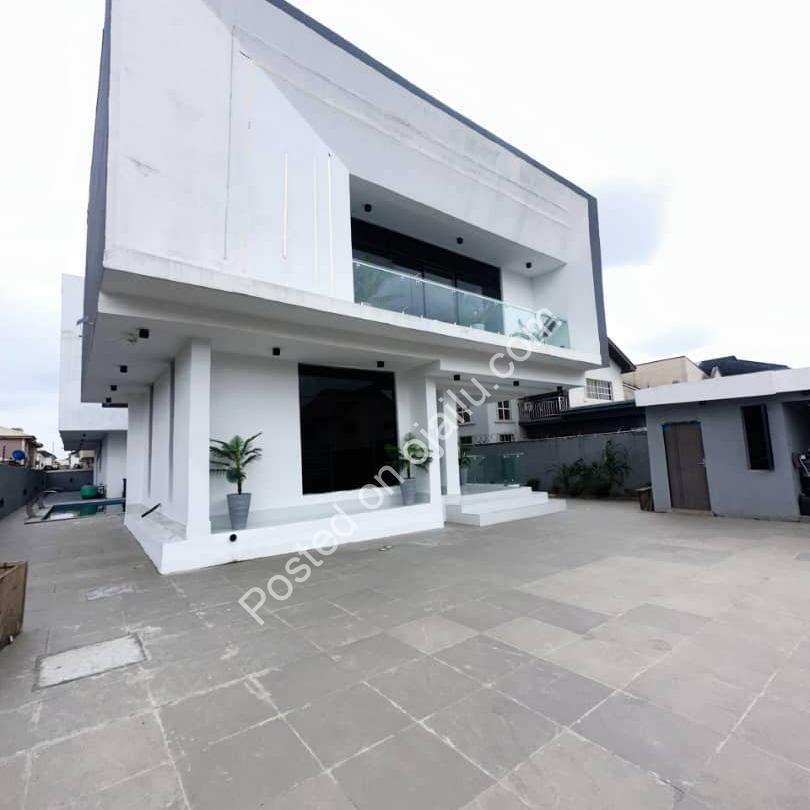 Soaring 5-Bed in VGC: Pool, Gym & Elevator