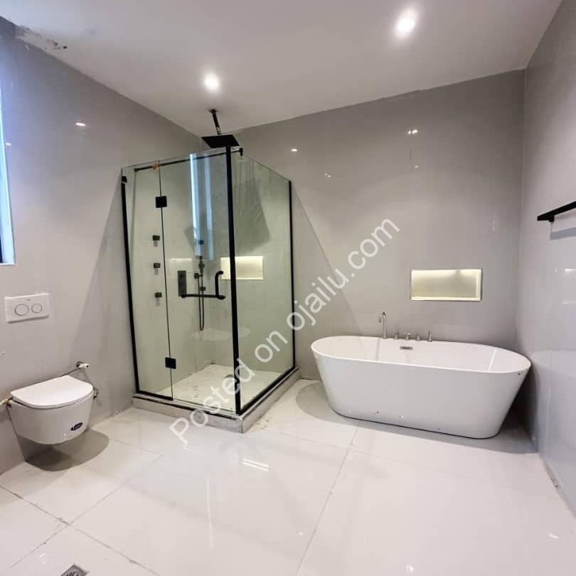 Soaring 5-Bed in VGC: Pool, Gym & Elevator