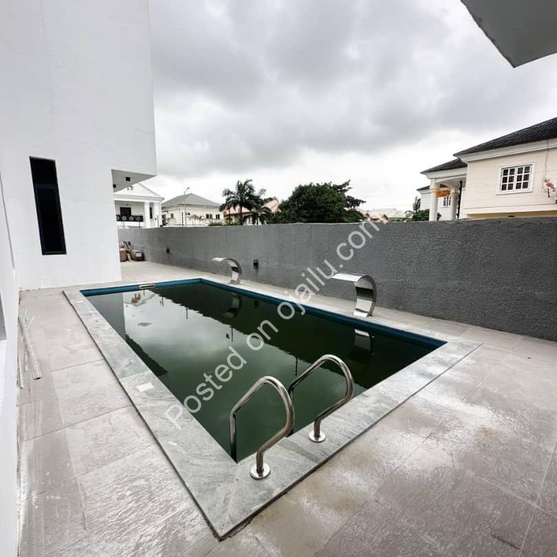 Soaring 5-Bed in VGC: Pool, Gym & Elevator