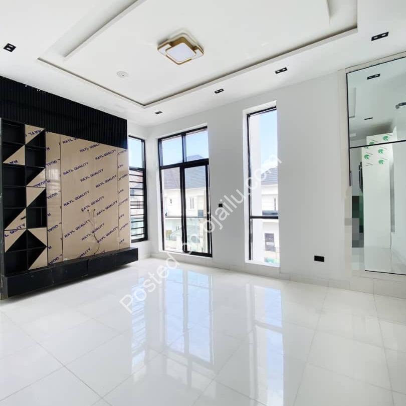 Brand New 4-Bed Duplex + BQ in VGC Extension