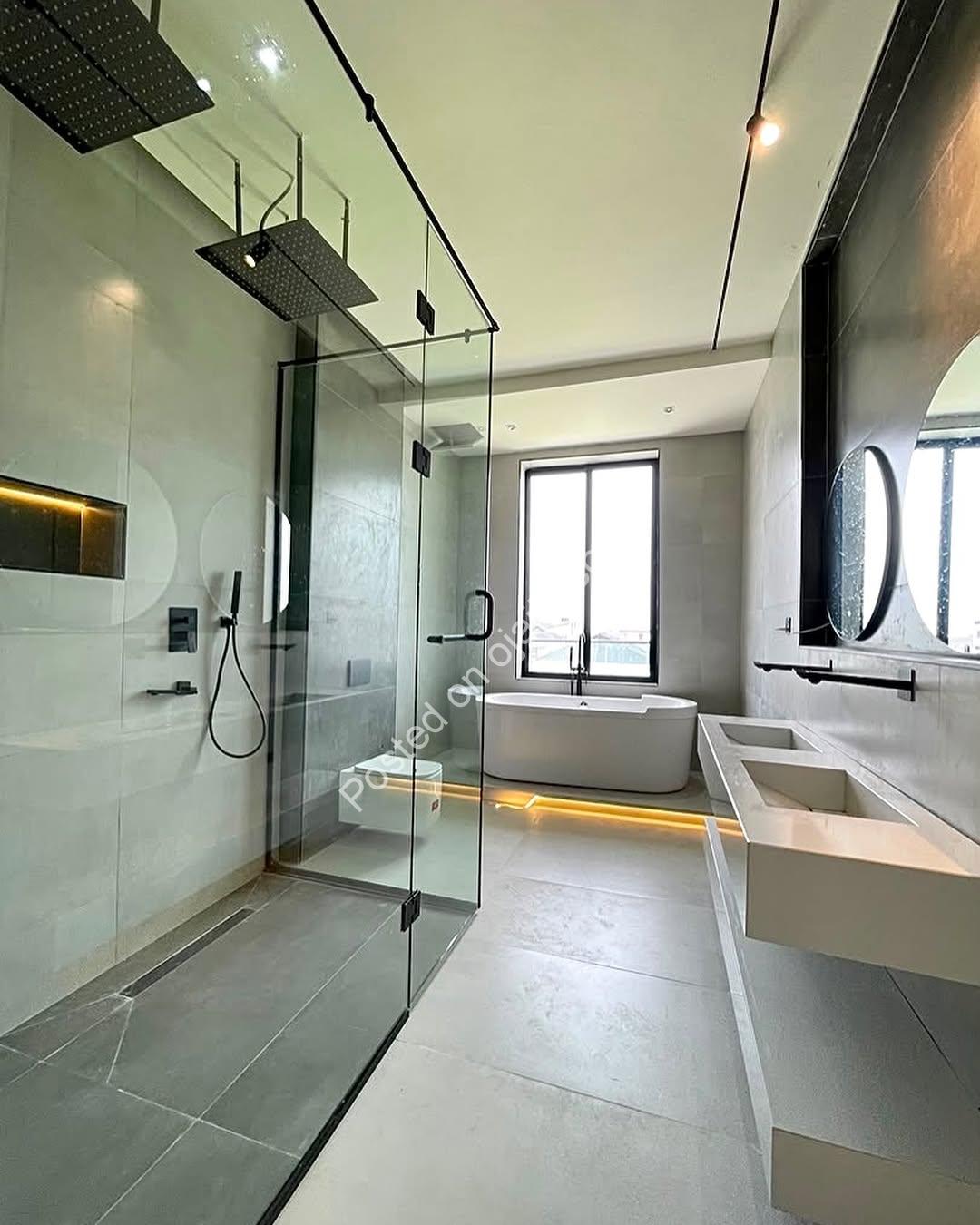 5BR Dream Home: Pool, Cinema & Rooftop Terrace