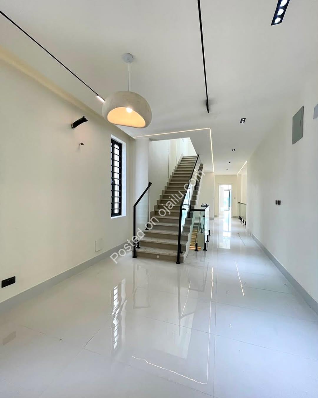 5BR Dream Home: Pool, Cinema & Rooftop Terrace