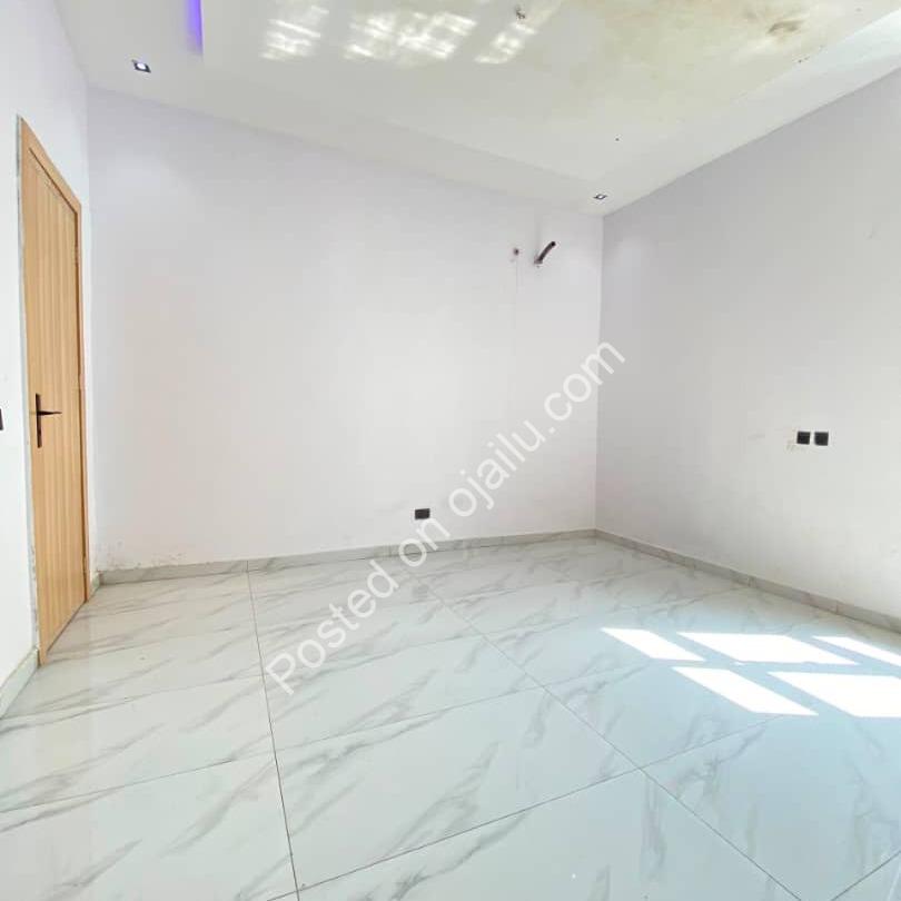 Refined 5-Bed Duplex with Pool in Chevron