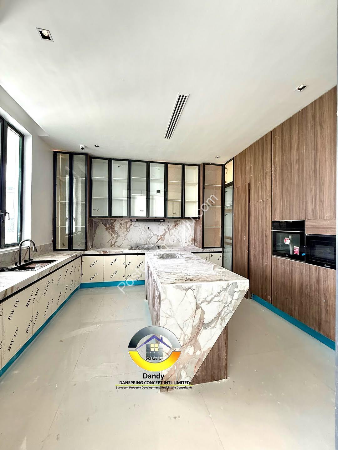 Elevator & Cinema: 5-Bed Lekki Duplex
