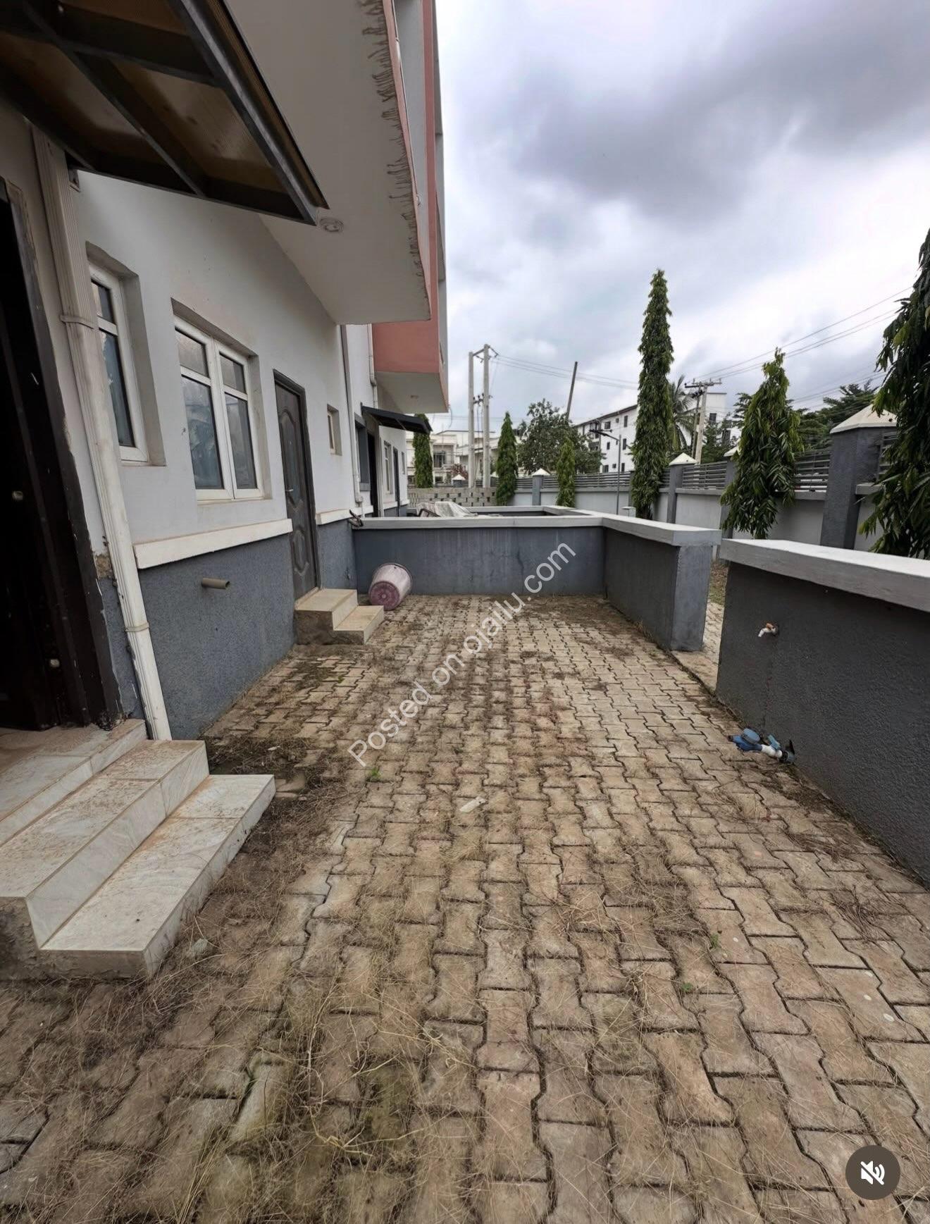 4-Bed Terrace Duplex with BQ in Prime Lifecamp