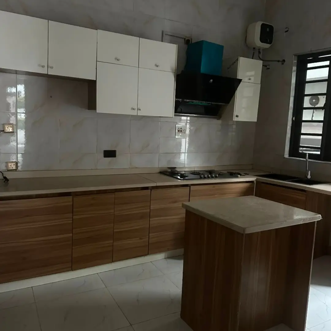 Chevron’s Finest: 4-Bed Semi-Detached Duplex for Rent