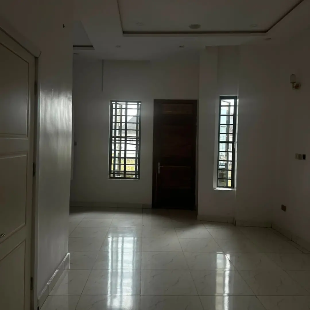 Chevron’s Finest: 4-Bed Semi-Detached Duplex for Rent