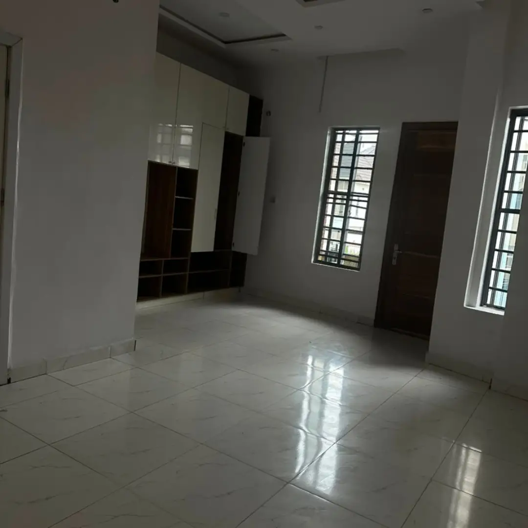 Chevron’s Finest: 4-Bed Semi-Detached Duplex for Rent