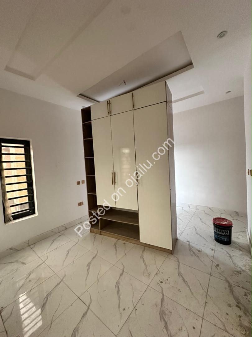 Serene 2-Bed Ensuite Haven in Secure Estate
