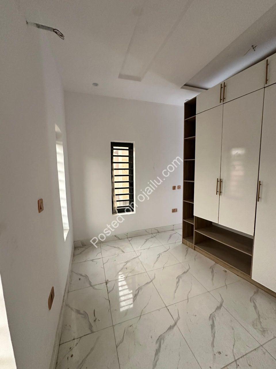 Serene 2-Bed Ensuite Haven in Secure Estate