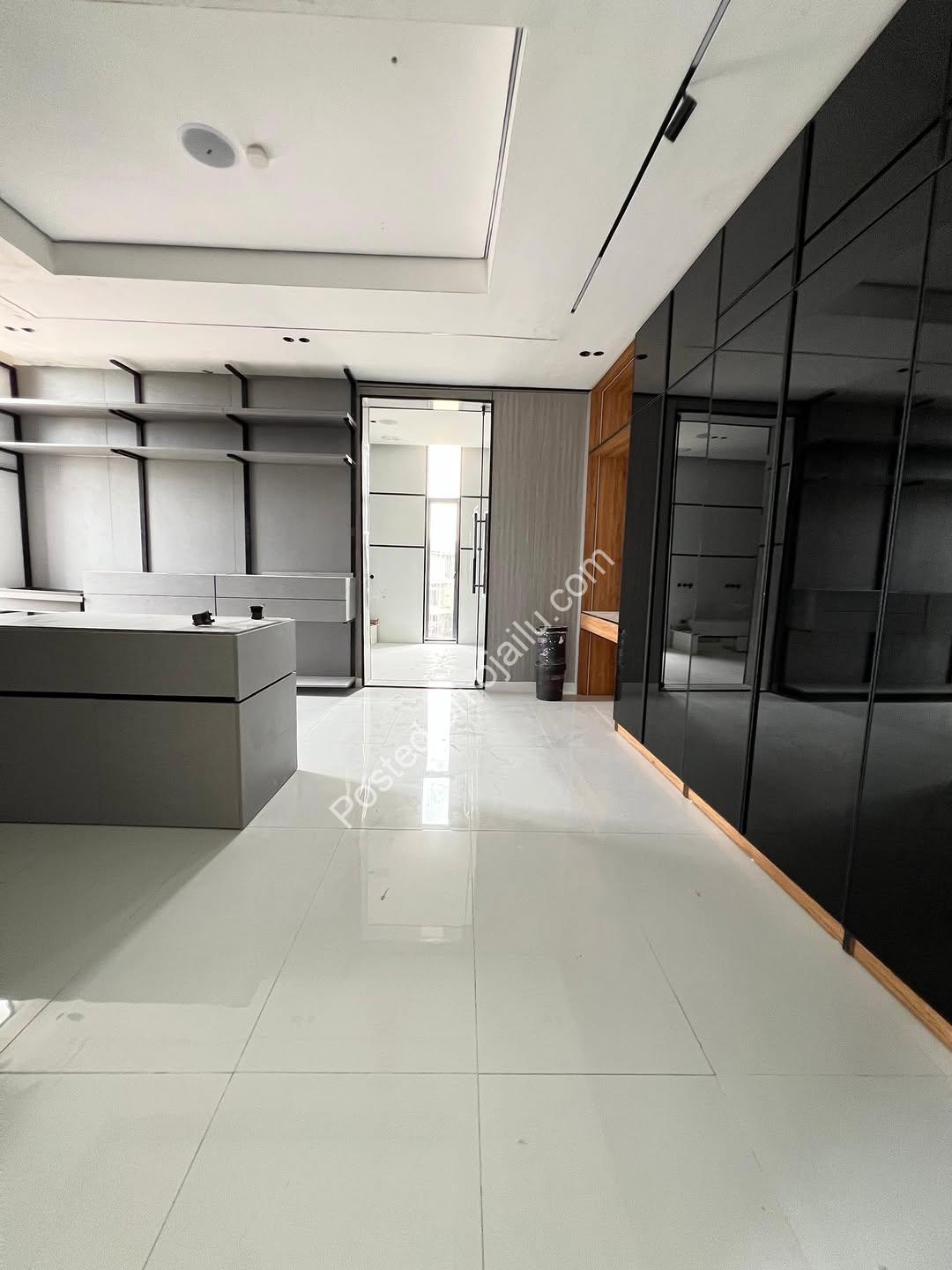 Elevated Living: 6-Bed Cinema, Gym & Pool Home