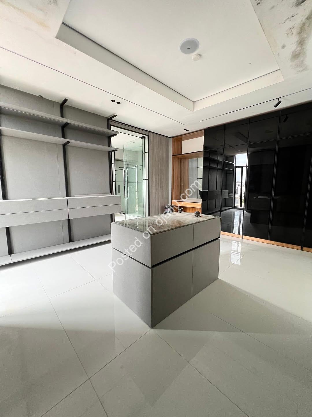 Elevated Living: 6-Bed Cinema, Gym & Pool Home