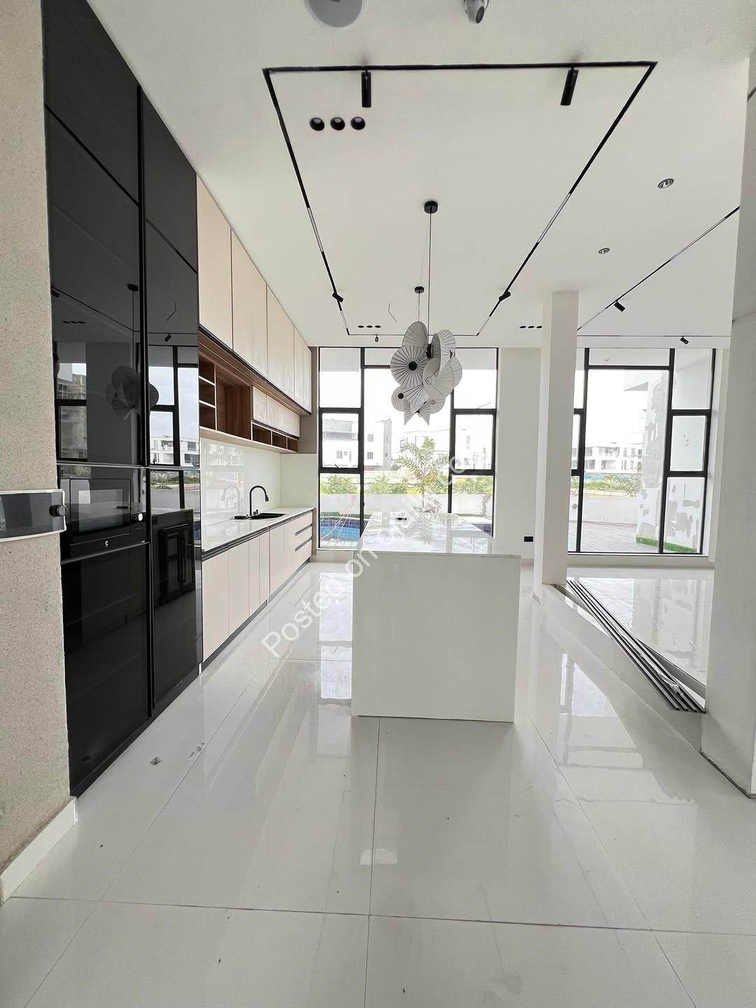 Elevated Living: 6-Bed Cinema, Gym & Pool Home