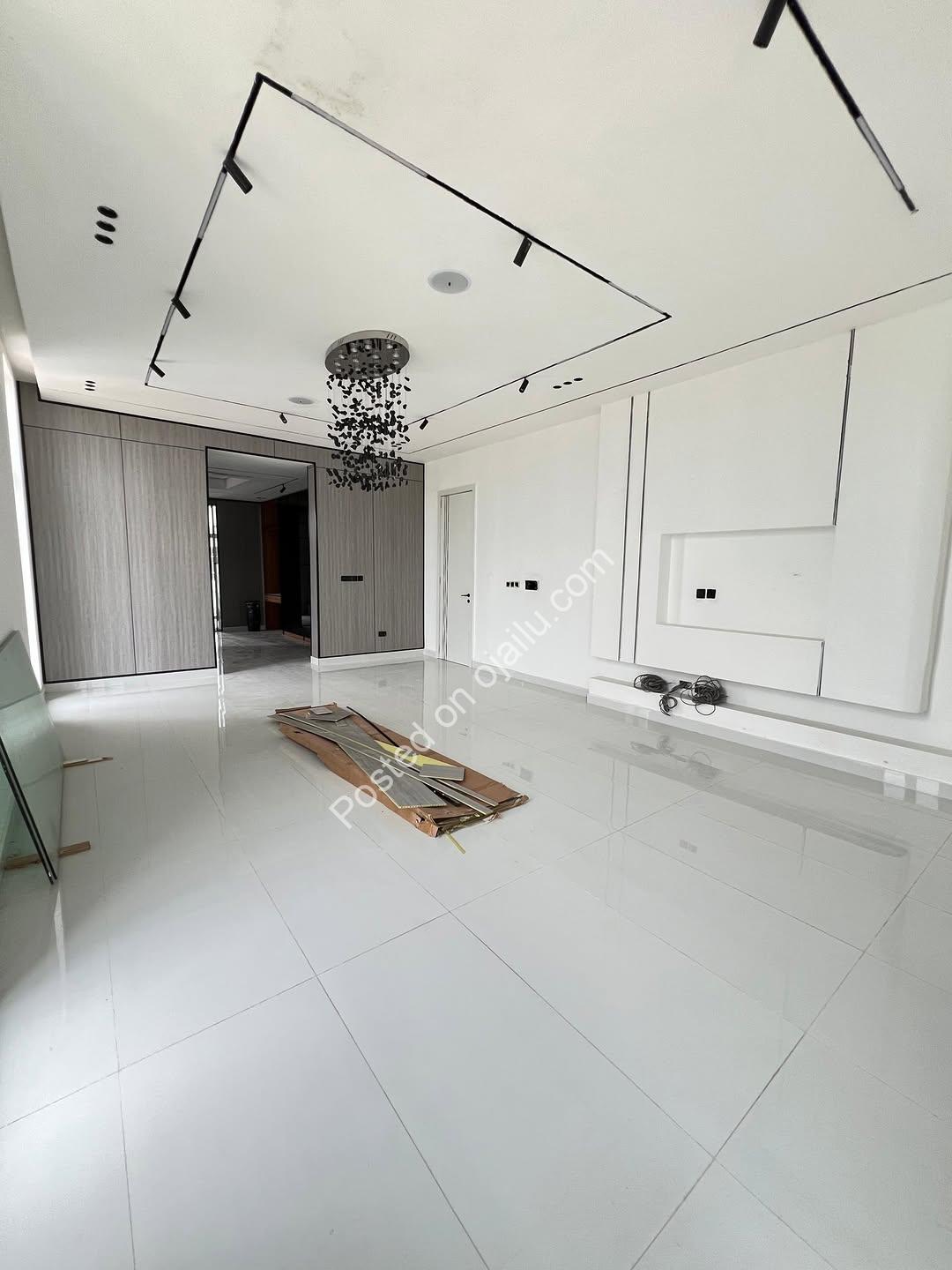 Elevated Living: 6-Bed Cinema, Gym & Pool Home