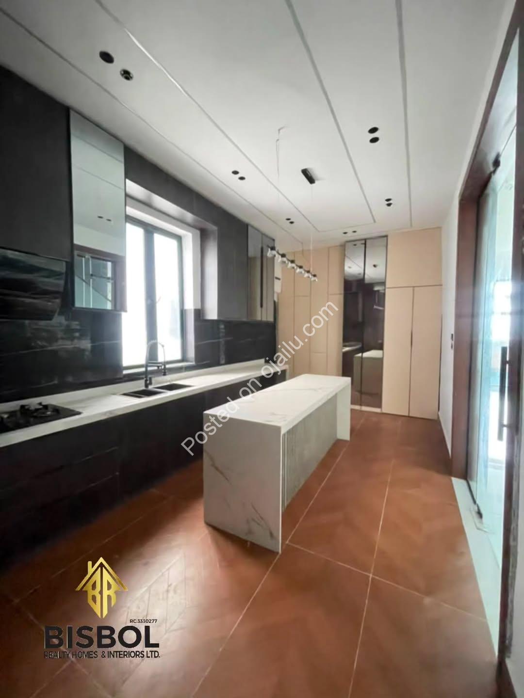 Move in Ready! 5-Bed Duplex with Jacuzzi & Pool