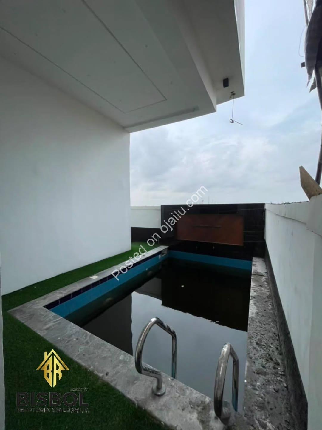 Move in Ready! 5-Bed Duplex with Jacuzzi & Pool