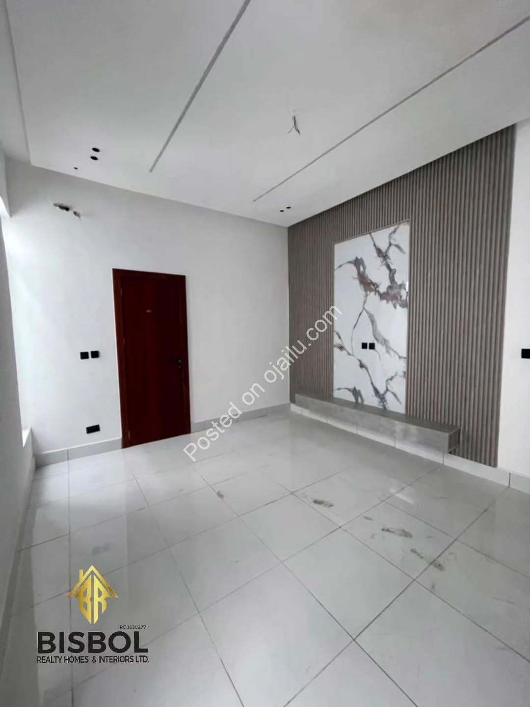 Move in Ready! 5-Bed Duplex with Jacuzzi & Pool