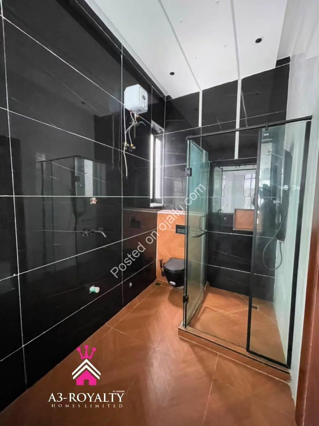 Move-In Ready: 5BR Duplex with Pool & Jacuzzi