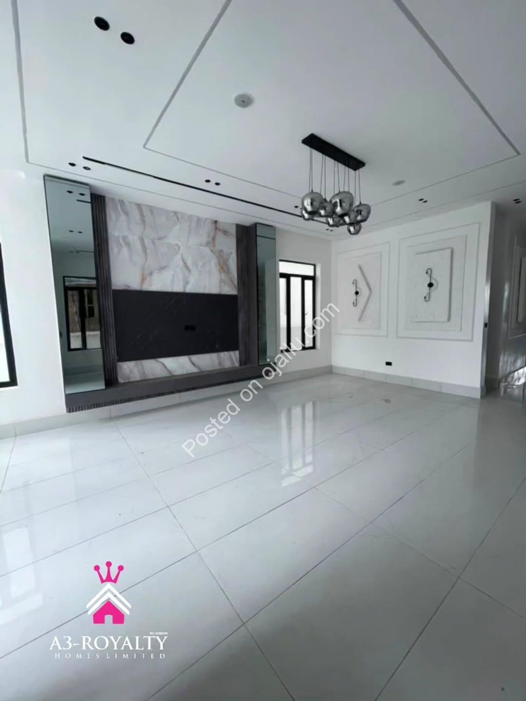 Move-In Ready: 5BR Duplex with Pool & Jacuzzi