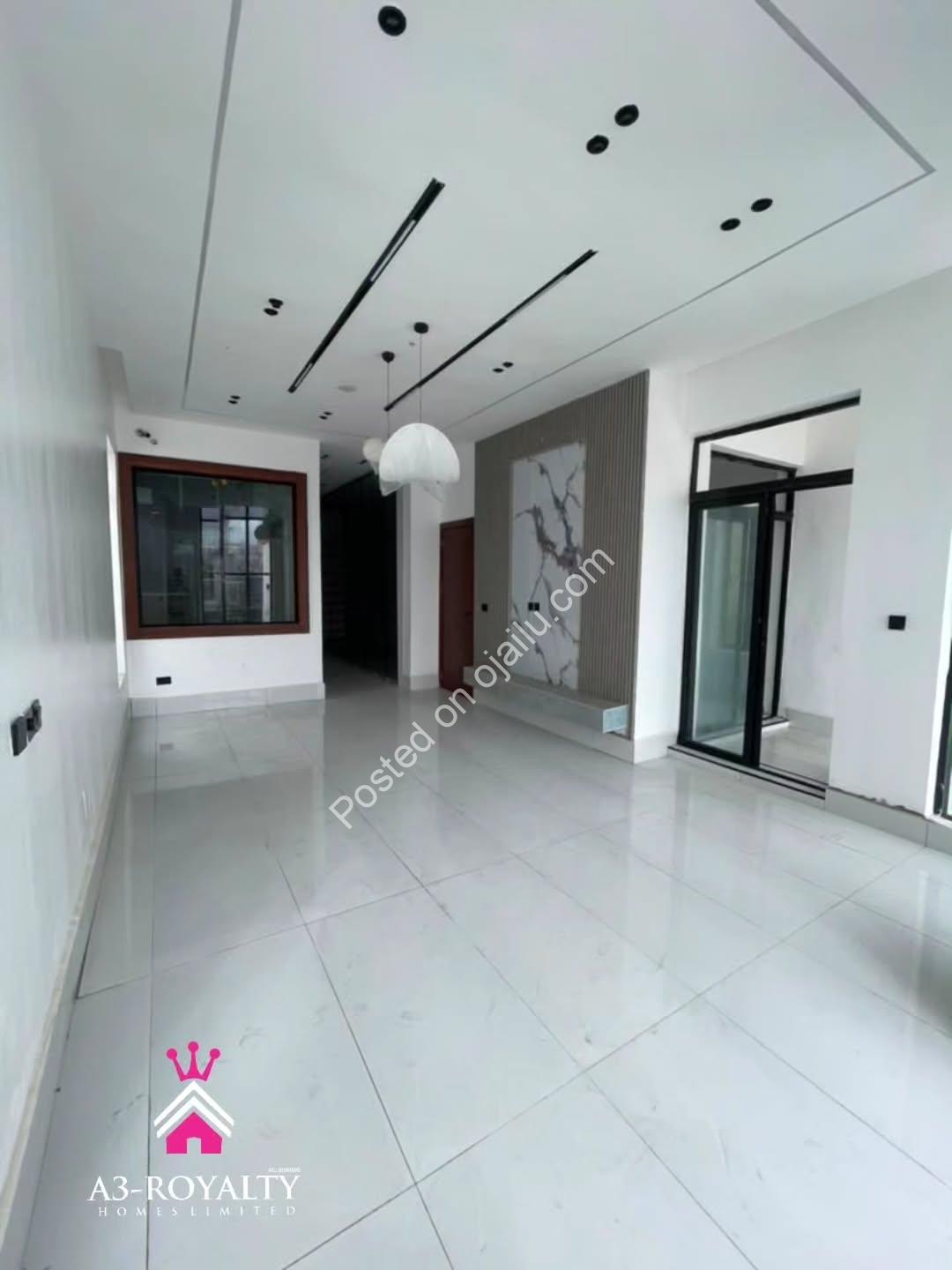 Move-In Ready: 5BR Duplex with Pool & Jacuzzi