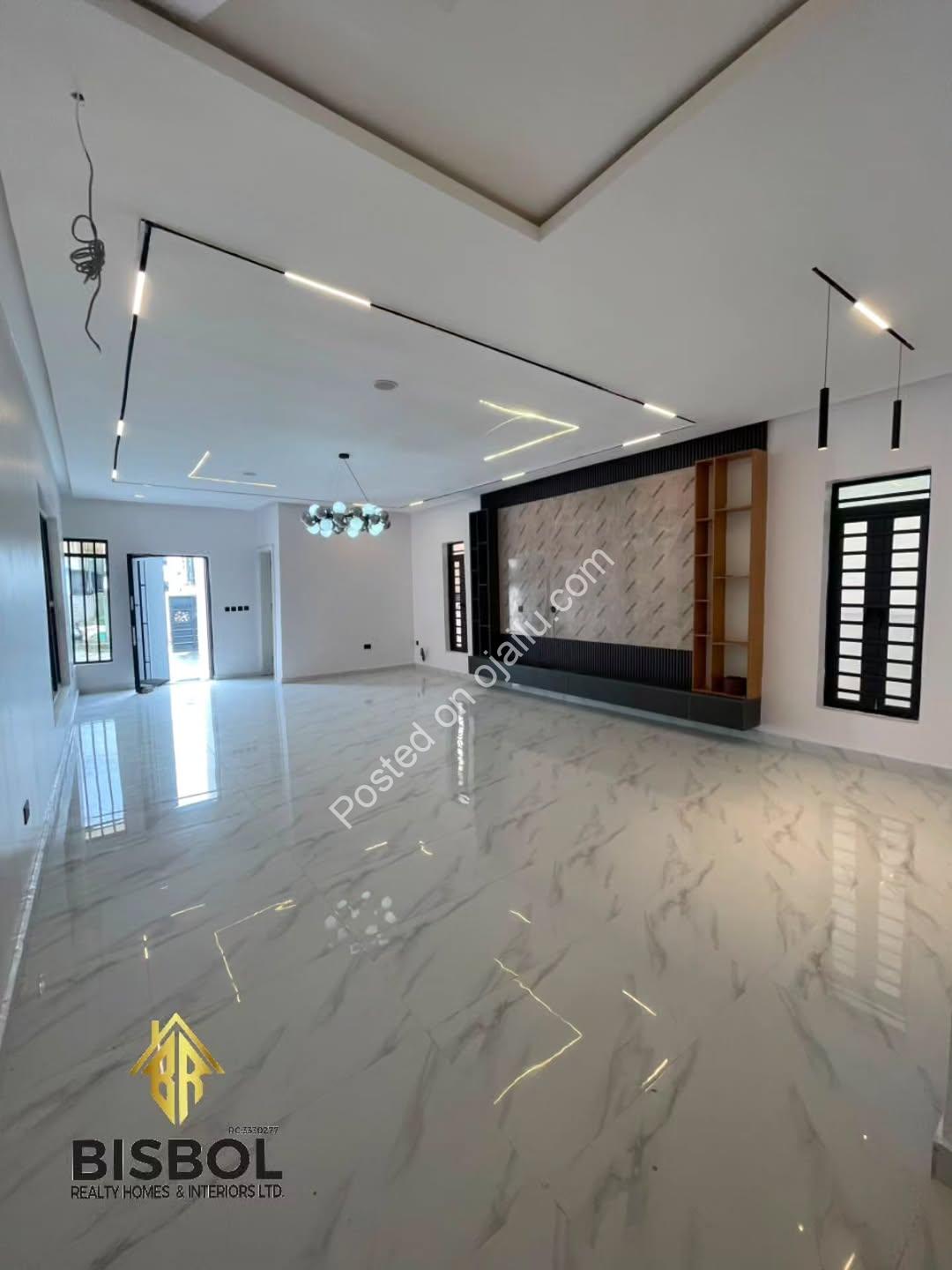 Move-In Ready: 5BR Duplex with Pool & Jacuzzi