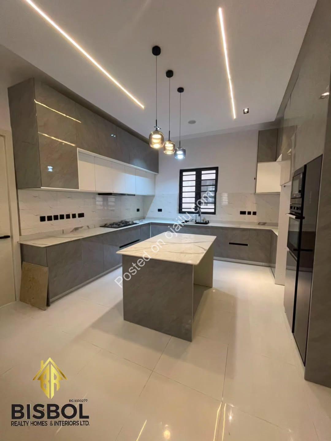 Move-In Ready: 5BR Duplex with Pool & Jacuzzi