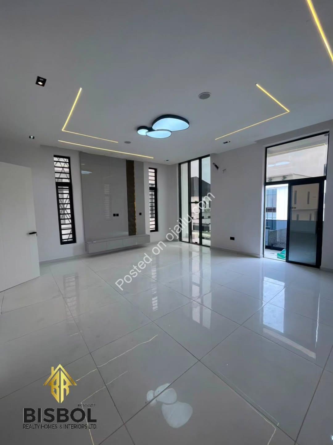 Move-In Ready: 5BR Duplex with Pool & Jacuzzi