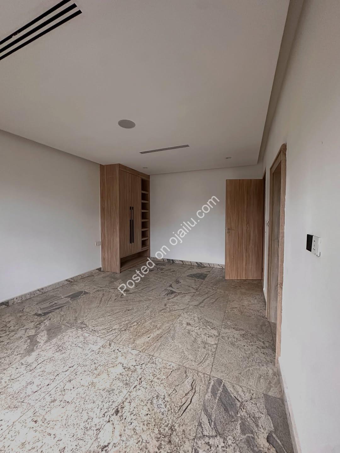 Asokoro New-Build: Smart 5BR with Pool & Lift