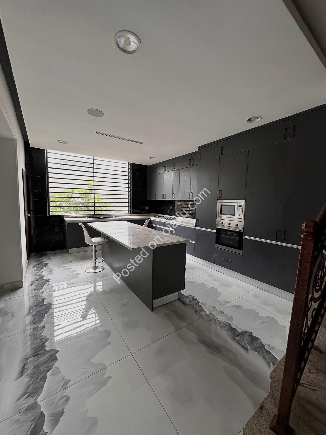 Asokoro New-Build: Smart 5BR with Pool & Lift