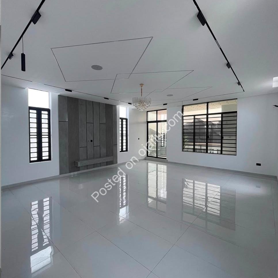 Chevron Lagos: 6-Bed Dream Home with Pool & CofO
