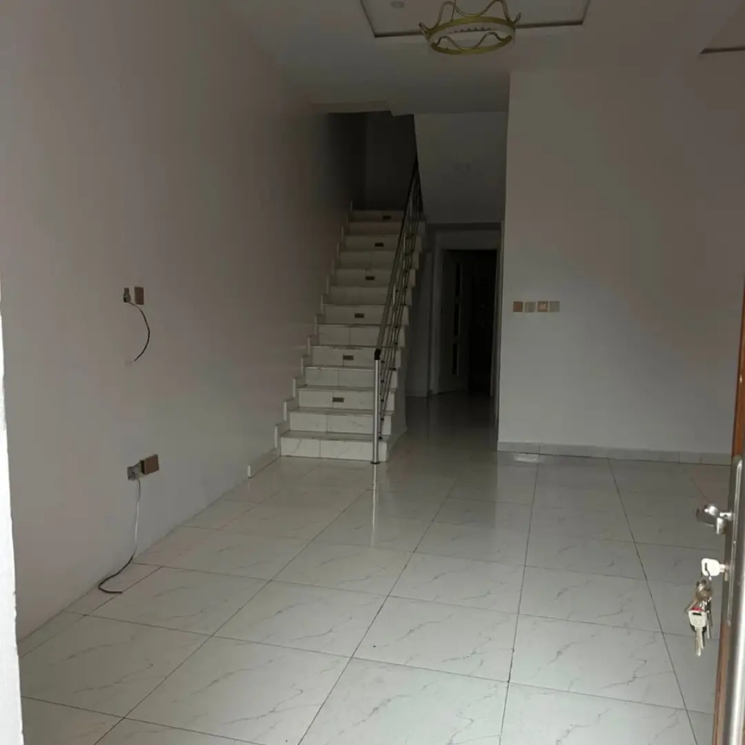 Chevron’s Finest: 4-Bed Semi-Detached Duplex for Rent