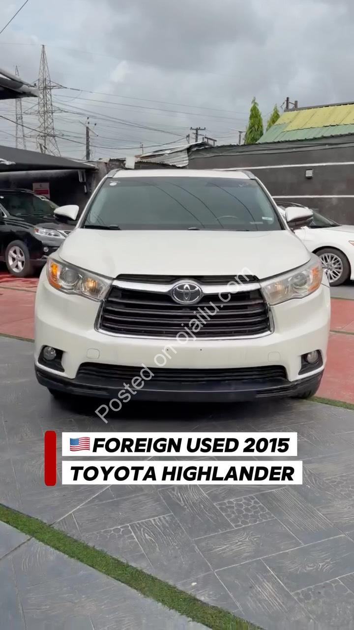 2015 Toyota Highlander: 8-Seat Family Comfort, Sunroof + Premium