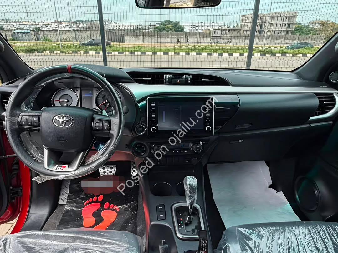 2024 Toyota Hilux GR Sport V6 – Keyless & Fully Loaded