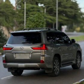 **2018 LX570 V8: Luxury SUV
