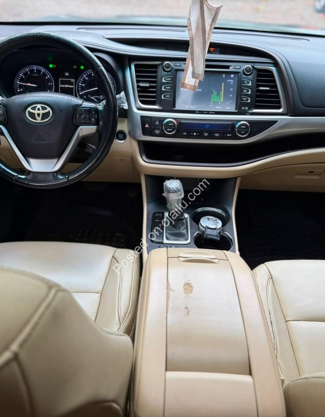 2016 Toyota Highlander XLE AWD: Super Mint, Fully Loaded, Abuja