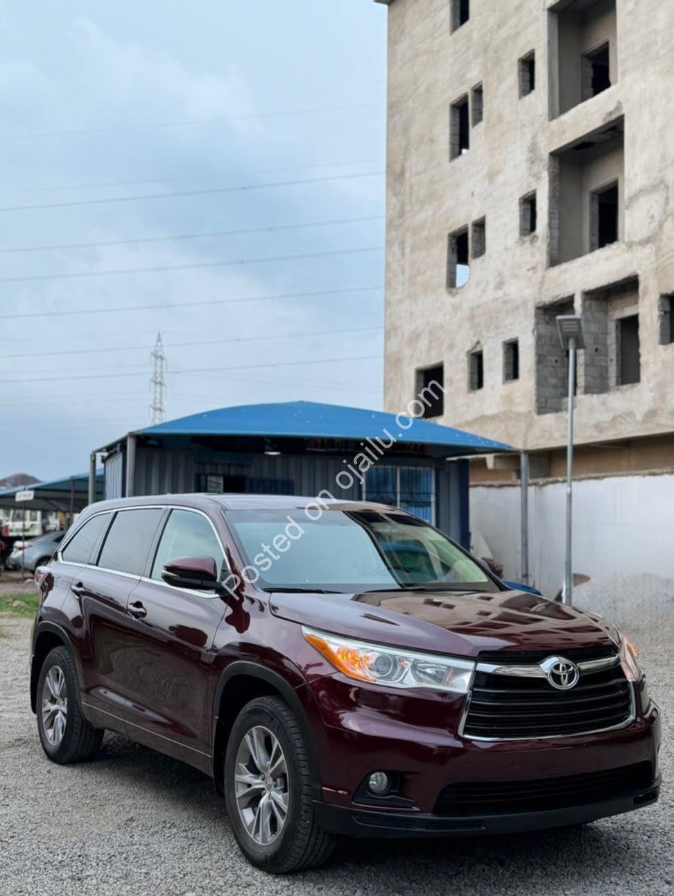 2015 Toyota Highlander LE: Pristine & Reliable 7-Seater!