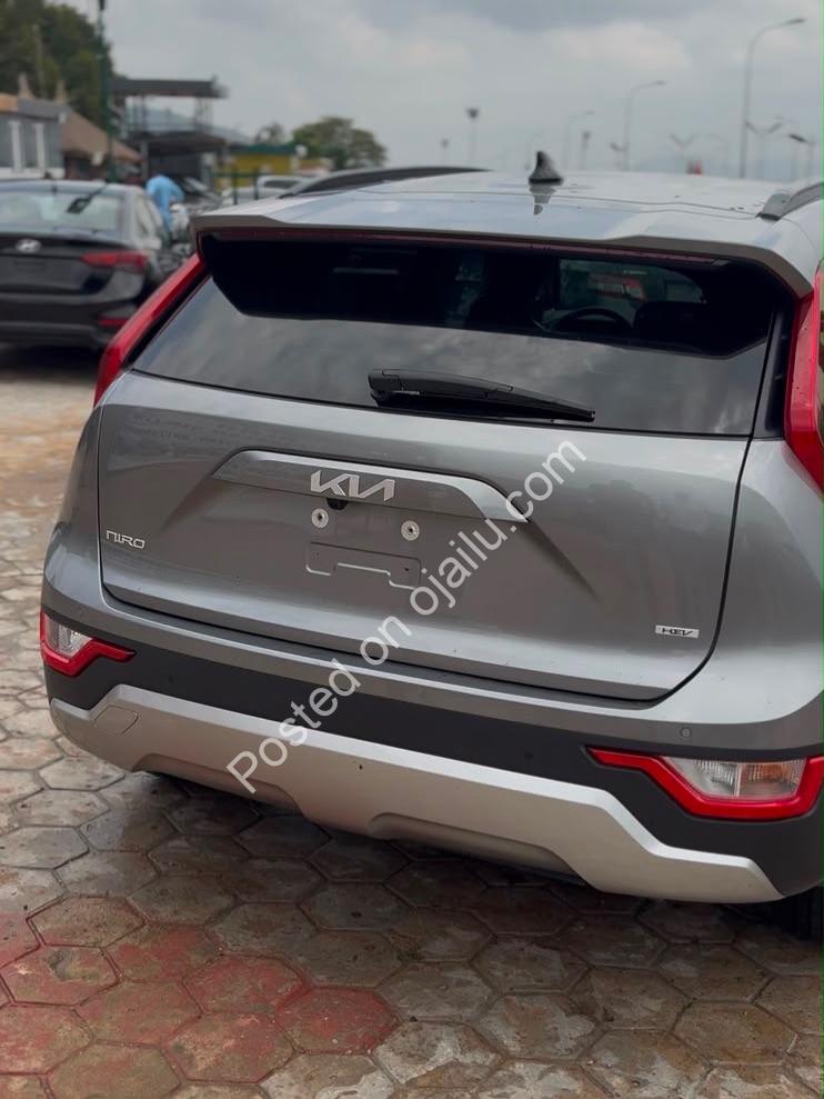2025 Kia Niro: Brand New & Head-Turning Steel Gray
